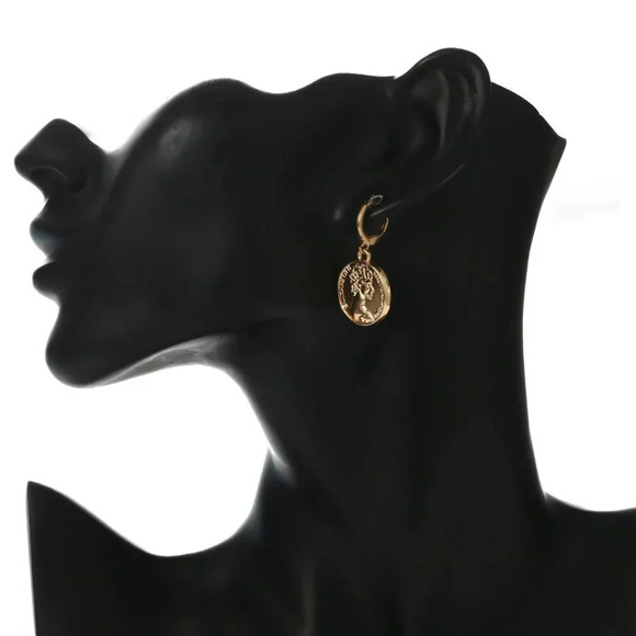 Minimalist Gold Coin Chain Necklace & Earring Set - Picture 6 of 6